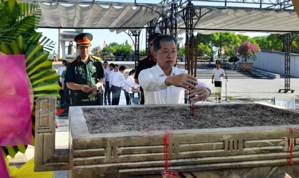 Bí thư Thành ủy Đà Nẵng tri ân Anh hùng liệt sĩ tại Quảng Trị