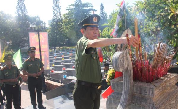 Lãnh đạo Công an TP Đà Nẵng tưởng nhớ, tri ân các anh hùng liệt sỹ