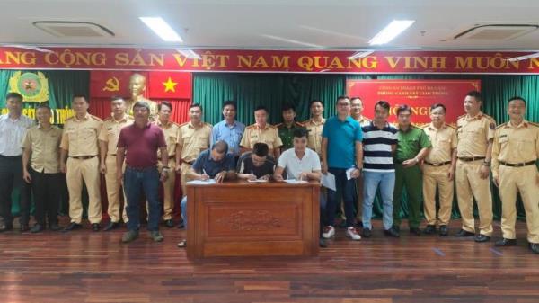 Hơn 100 doanh nghiệp và lái xe ký cam kết đảm bảo trật tự an toàn giao thông