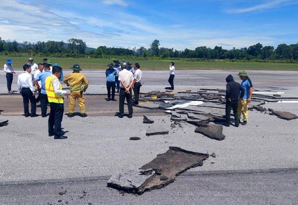Đang khắc phục sự cố kỹ thuật nứt, bong tróc đường băng sân bay Vinh