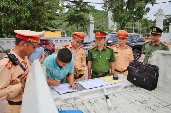 Nghệ An sẽ tổng kiểm soát xe ô tô kinh doanh vận tải