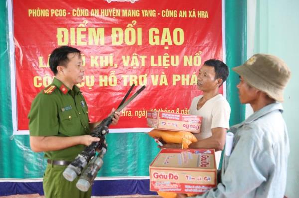 Hiệu quả chương trình đổi gạo lấy vũ khí