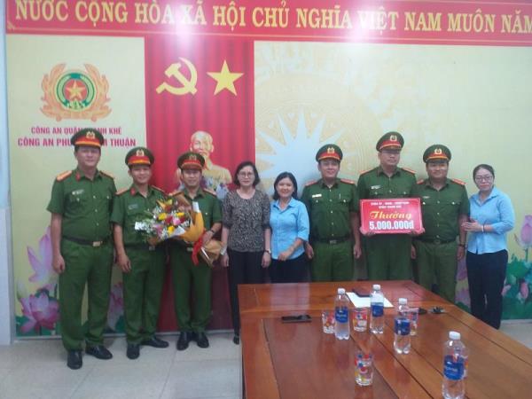 Khen thưởng Công an phường Tam Thuận về thành tích khám phá án ma túy