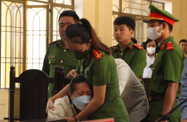 Nữ quái lừa hơn 400 tỷ đồng òa khóc khi bị tuyên án chung thân