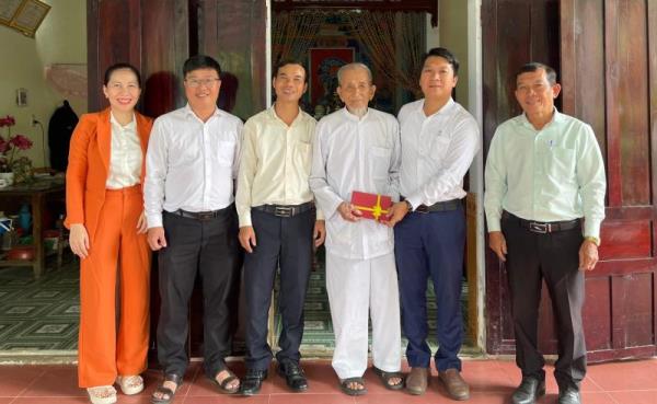 Tự hào giữ vững phẩm chất người đảng viên