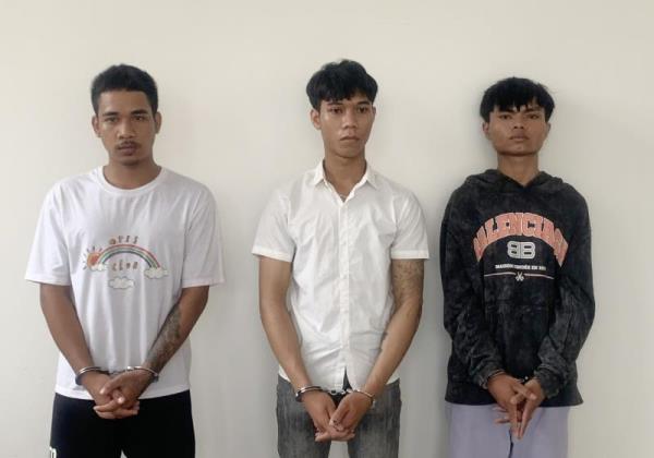 Bắt giữ ba nghi can dùng súng cướp ngân hàng