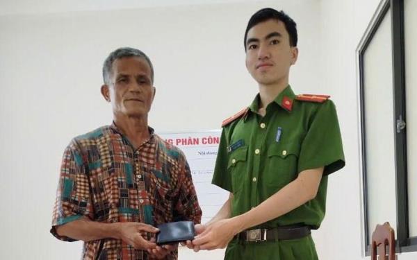 Ví về với chủ