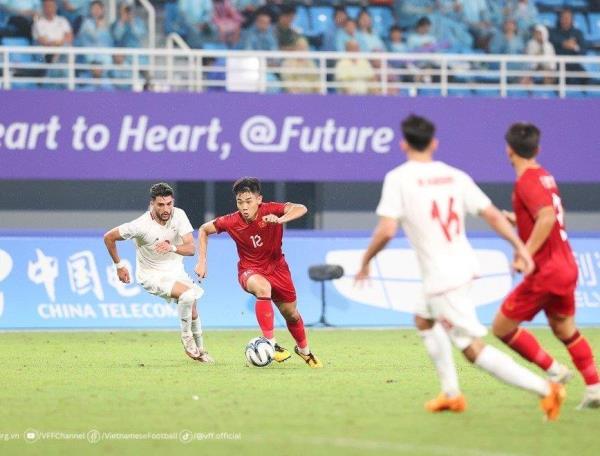 Olympic Việt Nam sớm dừng bước ở ASIAD 19: Tại anh, tại ả…