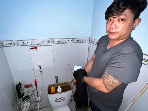 Giấu ma trong két nước bồn cầu