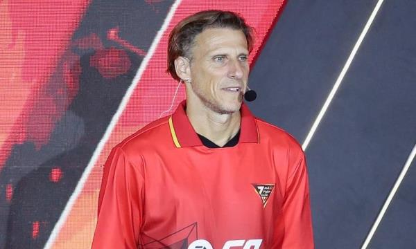 Huyền thoại bóng đá Diego Forlan đến Việt Nam