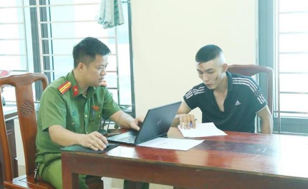 Khởi tố 2 kẻ trộm cắp xe máy, ném bom xăng vào công an