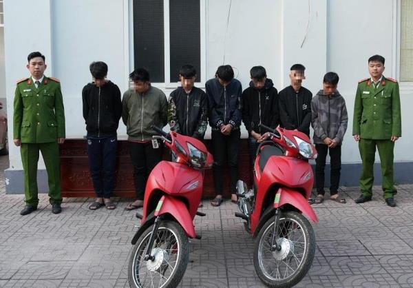 Sửu nhi đi… đá xế