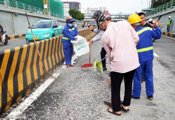 Mất ATGT do đá rơi trong hầm chui
