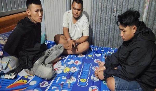 Mời bạn nghiện đến nhà xơi mầm đá