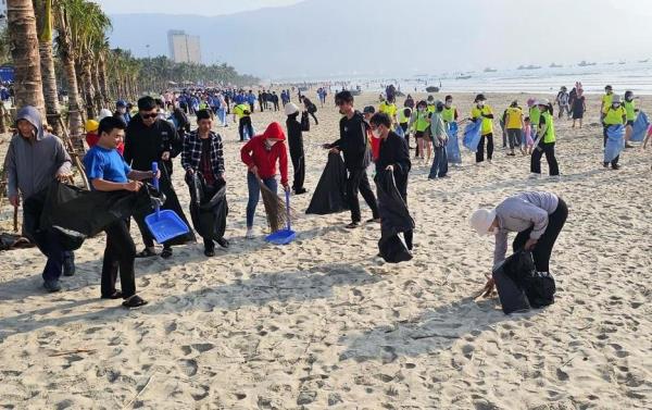 Hơn 1.500 tình nguyện viên tham gia nhặt rác, chung tay xây dựng điểm đến du lịch xanh Sơn Trà