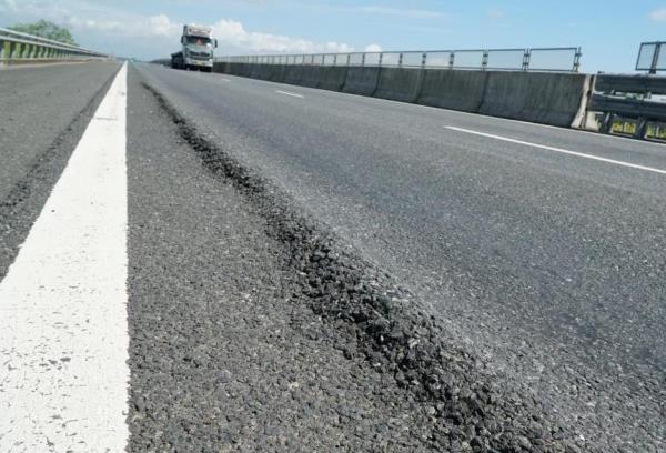 Đã xử lý xong 13 điểm hư hỏng trên cao tốc Đà Nẵng-Quảng Ngãi