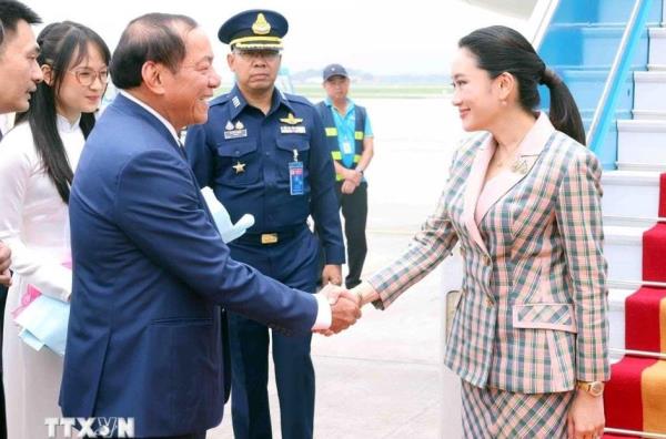 Thủ tướng Vương quốc Thái Lan bắt đầu thăm chính thức Việt Nam