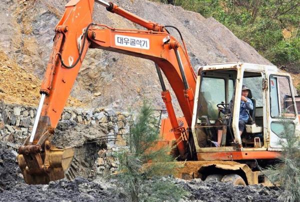 Khắc phục sự cố sạt lở trên tuyến đường vành đai phía tây TP Đà Nẵng