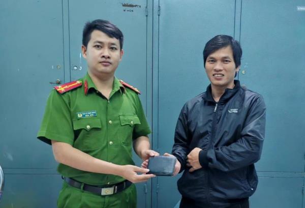 Ví về với chủ