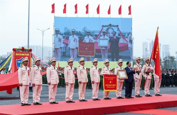 Xây dựng lực lượng Cảnh sát cơ động pháp luật sắc, nghiệp vụ tinh, công nghệ giỏi, ngoại ngữ tốt, hình ảnh đẹp