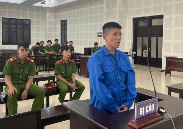 Giết người vì bạn gái bị nhìn lén trong lúc đi vệ sinh