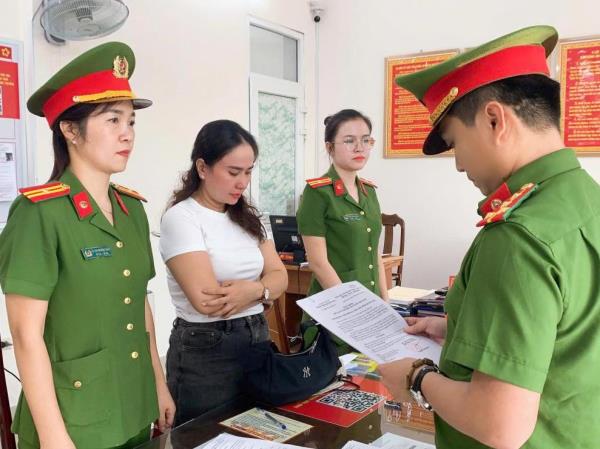 Kiều nữ cho vay lãi nặng