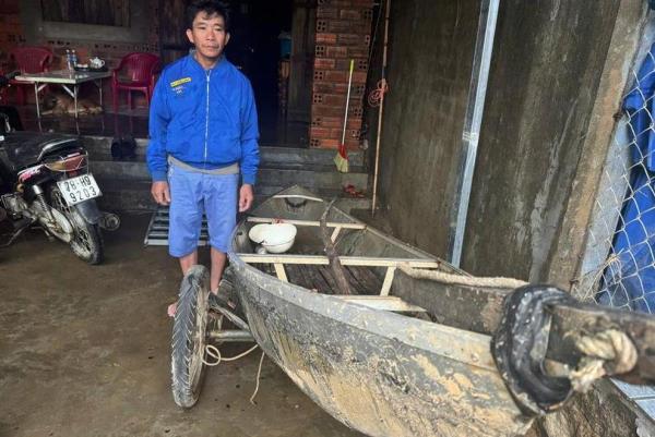 Người đàn ông chèo ghe giữa lũ dữ và hành trình cứu sống 40 người