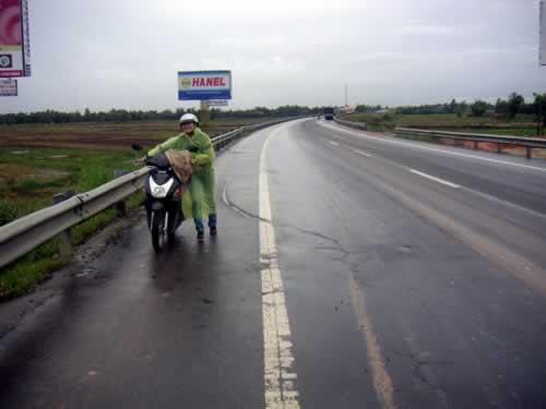 Đinh sắc... dính