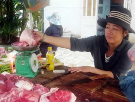 Phòng chống dịch tai xanh lỏng lẻo, người dân phớt lờ lệnh cấm