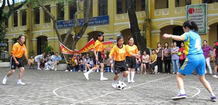 Viết cho Ngày 8-3: Bóng đá Hoa hồng