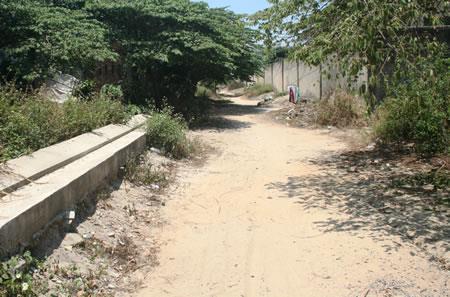 Bao giờ đường đất đỏ lên đời?