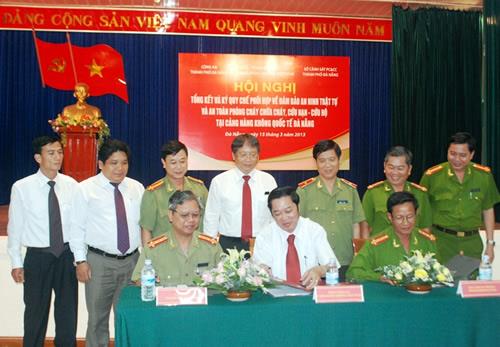 Ký kết quy chế bảo đảm an toàn, an ninh tại sân bay quốc tế Đà Nẵng