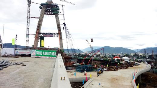 Hợp long hạng mục vòng xuyến công trình Nút giao thông khác mức Ngã Ba Huế