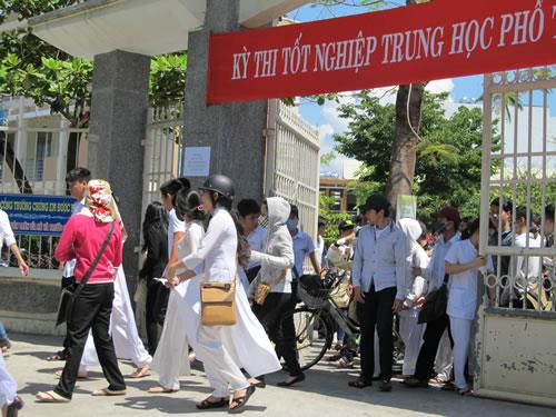 Buổi thi đầu tiên kỳ thi tốt nghiệp THPT năm 2014: Vấn đề thời sự về biển Đông được đưa vào đề thi