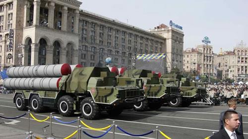 Ukraine phô diễn sức mạnh quân sự