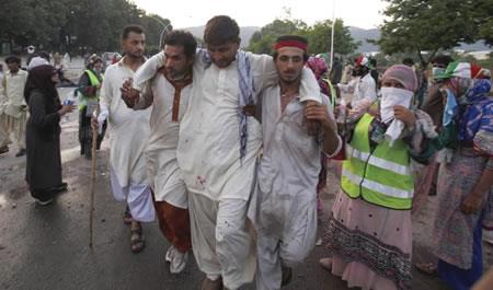 Người biểu tình Pakistan tấn công đài truyền hình