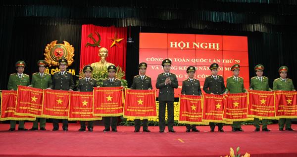 Bộ trưởng Bộ Công an Trần Đại Quang phát động phong trào thi đua Vì ANTQ năm 2015