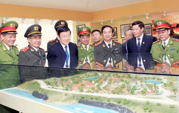 Chủ tịch nước Trương Tấn Sang thăm Học viện CSND