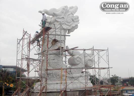 Cá chép hóa rồng – biểu tượng cho bến du thuyền trên sông Hàn