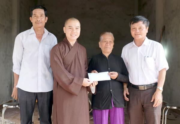 Chùa Bà Đa - Báo Công an TP Đà Nẵng: Trao tiền xây dựng nhà tình nghĩa