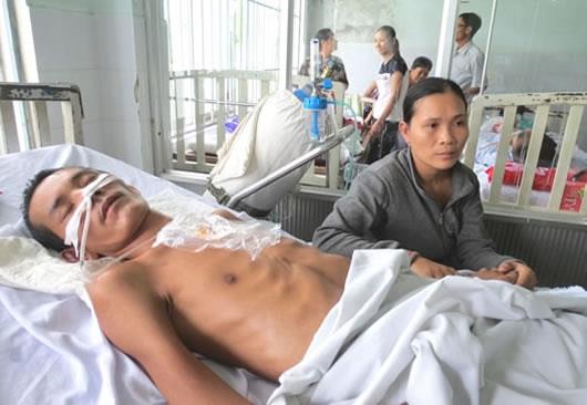 Nhẫn tâm lừa tiền bệnh nhân nghèo