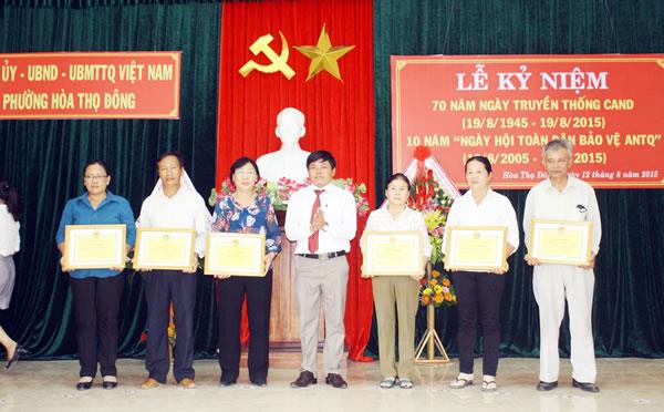 Sôi nổi các hoạt động kỷ niệm 70 năm ngày Truyền thống CAND