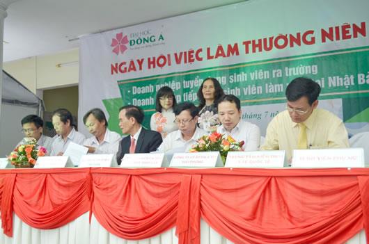 Ngành Điều dưỡng tại ĐH Đông Á: Hơn 80% sinh viên Điều dưỡng được tiếp nhận làm việc ngay khi tốt nghiệp