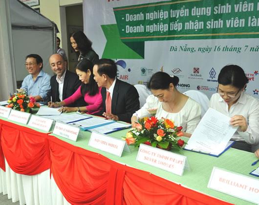 Ngành Quản trị kinh doanh và Du lịch trường ĐH Đông Á: Sinh viên có việc làm ngay sau kỳ thực tập nghề nghiệp