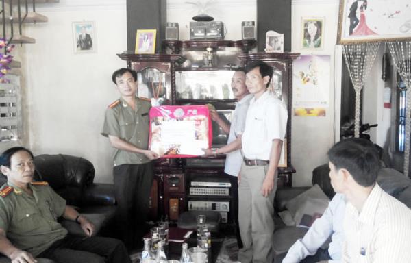 Phần thưởng cho tinh thần vì nhân dân phục vụ