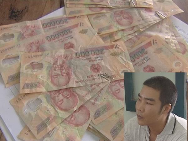 Dùng tiền giả đổi tiền thật