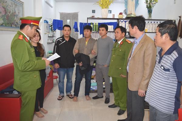 Bắt, khám xét khẩn cấp nghi can sử dụng súng cướp ngân hàng tại TP Huế