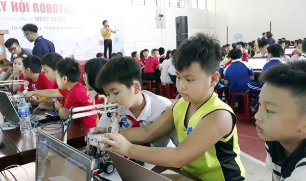 189 học sinh tham gia ngày hội Robothon 2018
