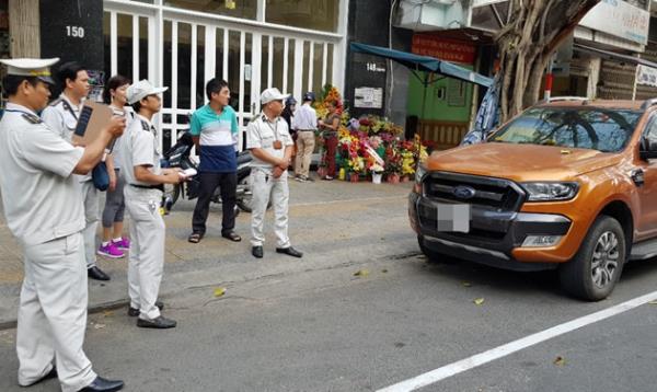 Tiếp tục tổ chức thu phí đỗ xe ô-tô trên tuyến đường Trần Phú