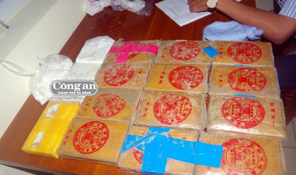 Hàng chục bánh heroin trôi dạt vào bờ biển Tam Kỳ